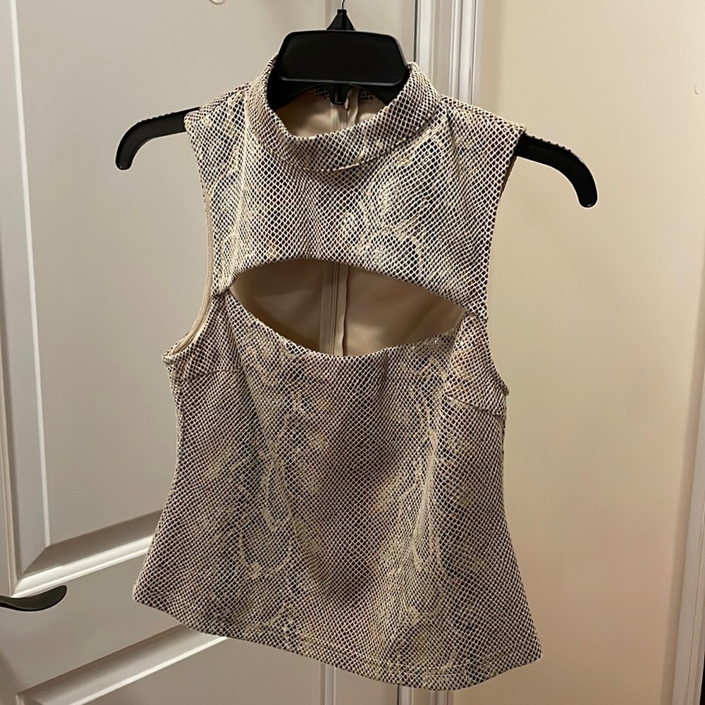 Cutout tank